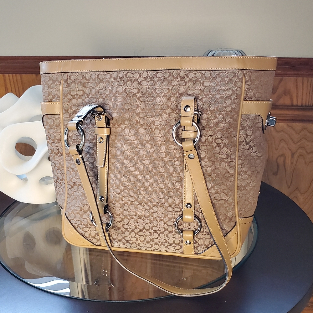 Coach Tote - Picture 7 of 15